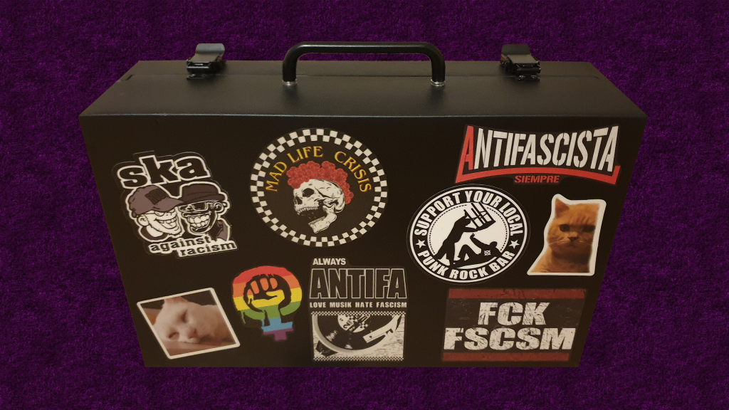 My pedalboard case closed